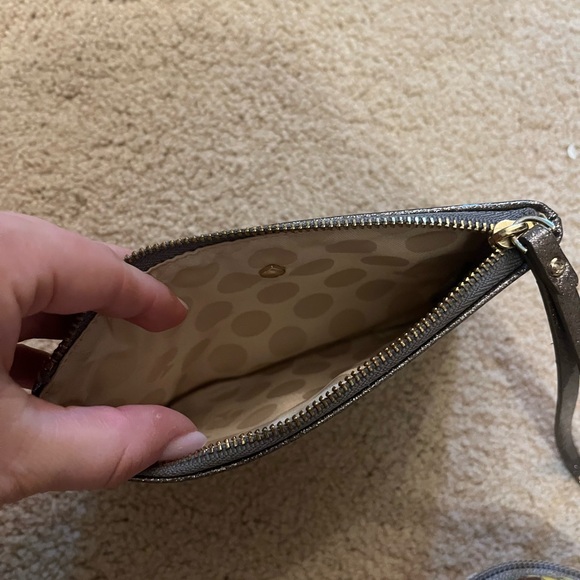 Kate Spade wristlet - Picture 2 of 4
